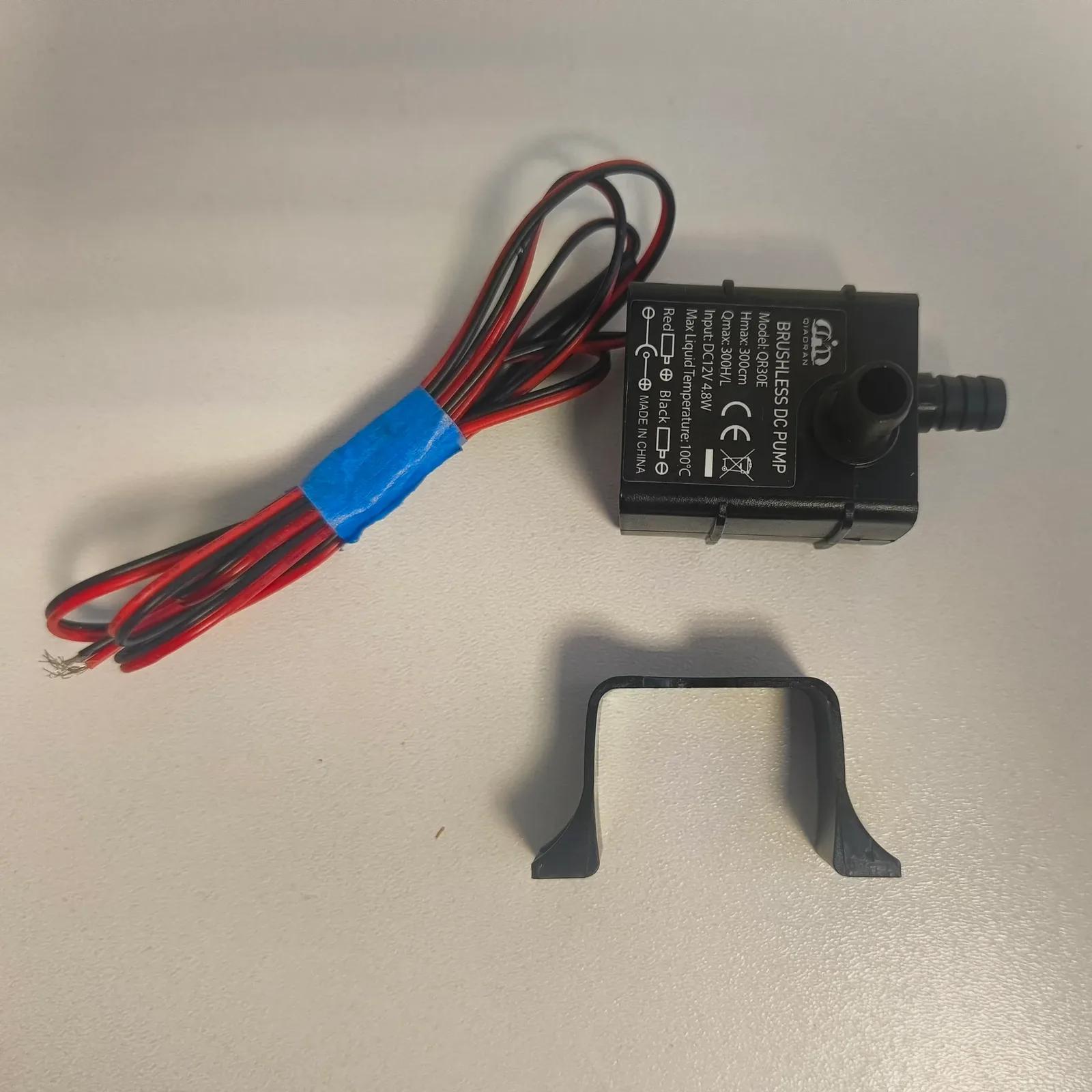Mini pompe submersible - 12V DC - 300 L/H — image 1/3