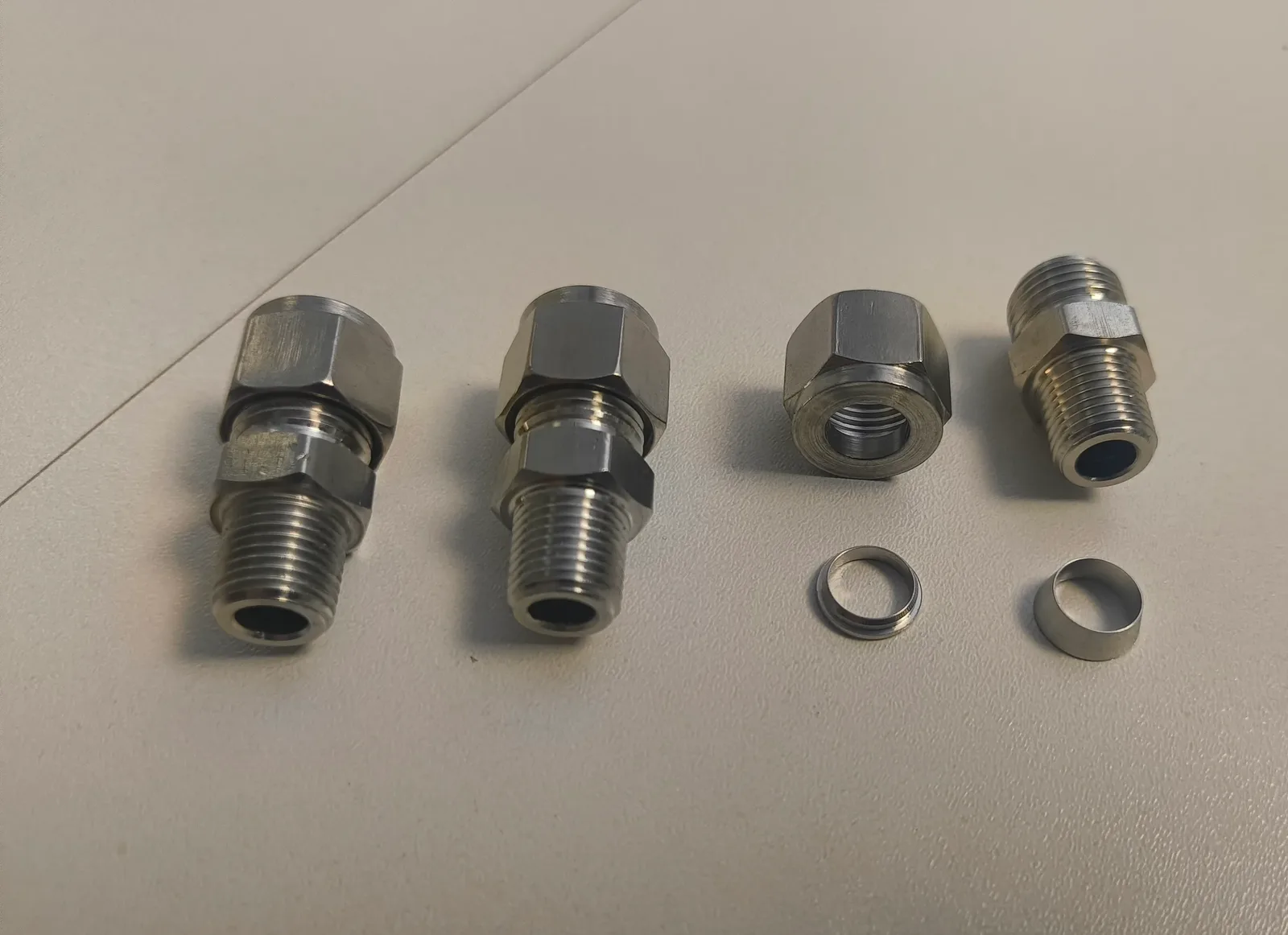 Raccord à compression - inox 304 - 1/4" vers 10 mm — image 1/1